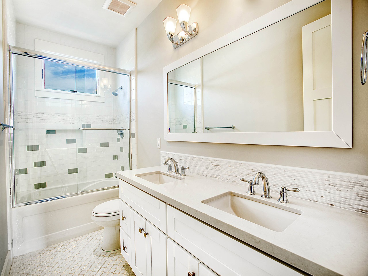 3423 Bayonne Drive San Diego, CA 92109 - Photo 16 of 25 Upstairs Full Bathroom