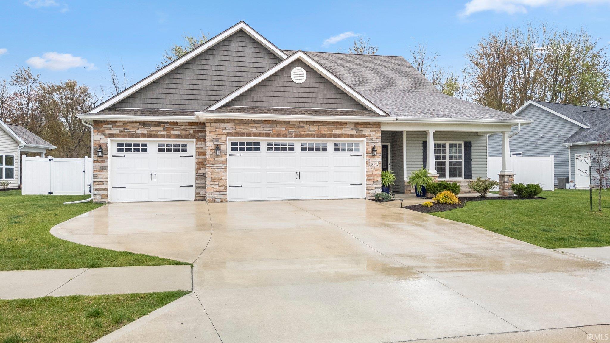 13642 Stone Table Boulevard Fort Wayne, IN 46845 - Photo 2 of 36