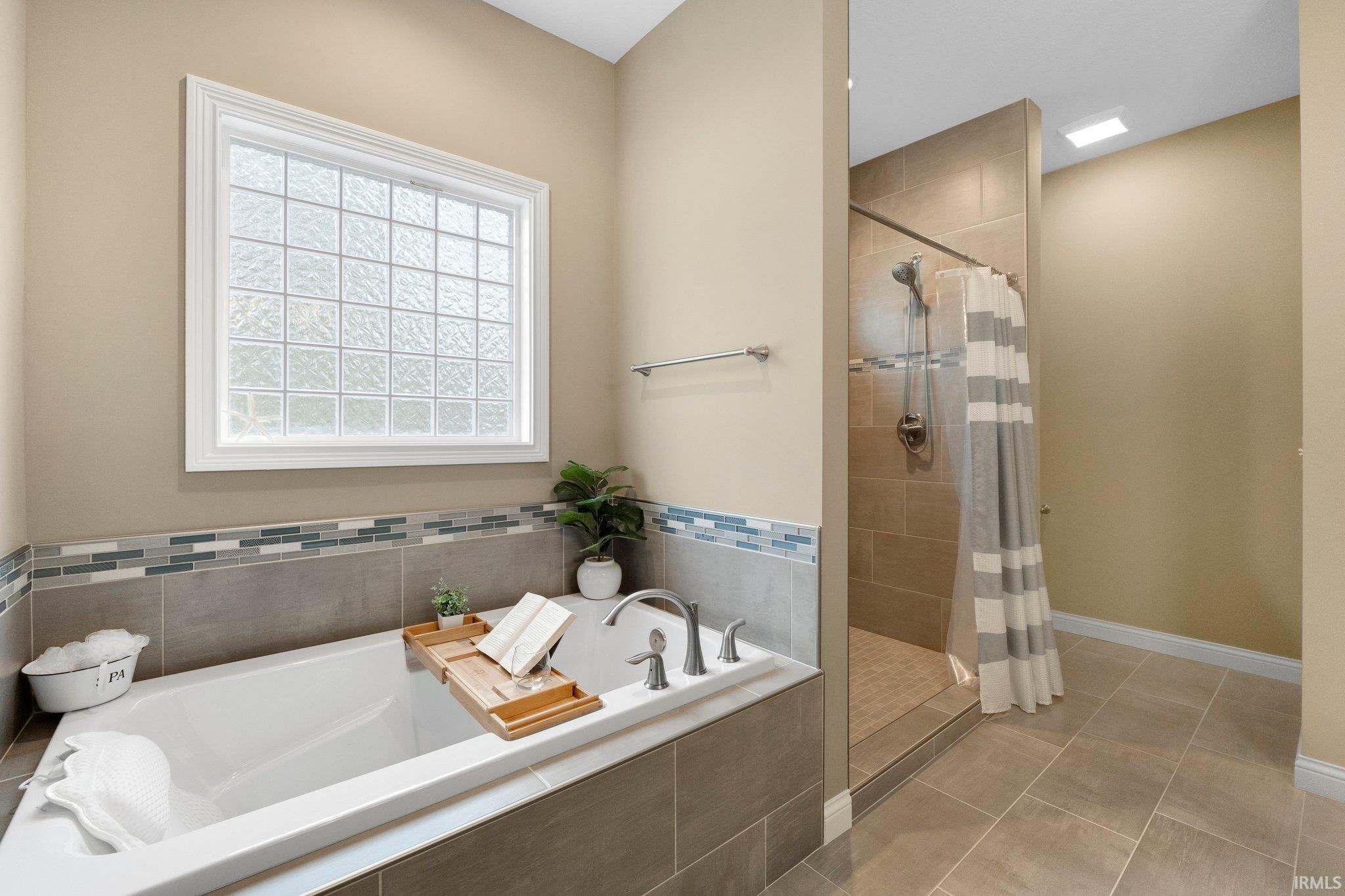 13642 Stone Table Boulevard Fort Wayne, IN 46845 - Photo 21 of 36