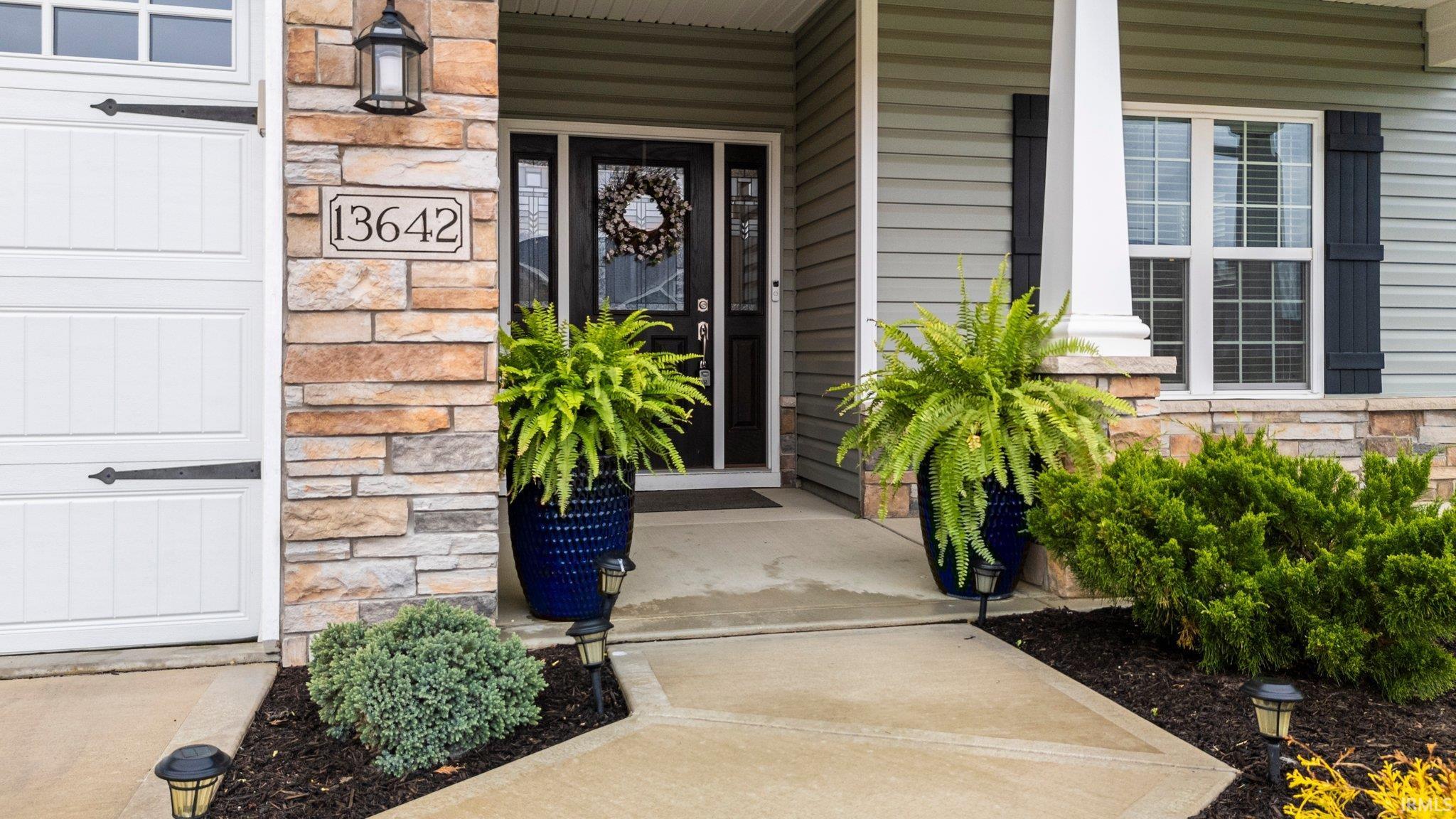 13642 Stone Table Boulevard Fort Wayne, IN 46845 - Photo 4 of 36