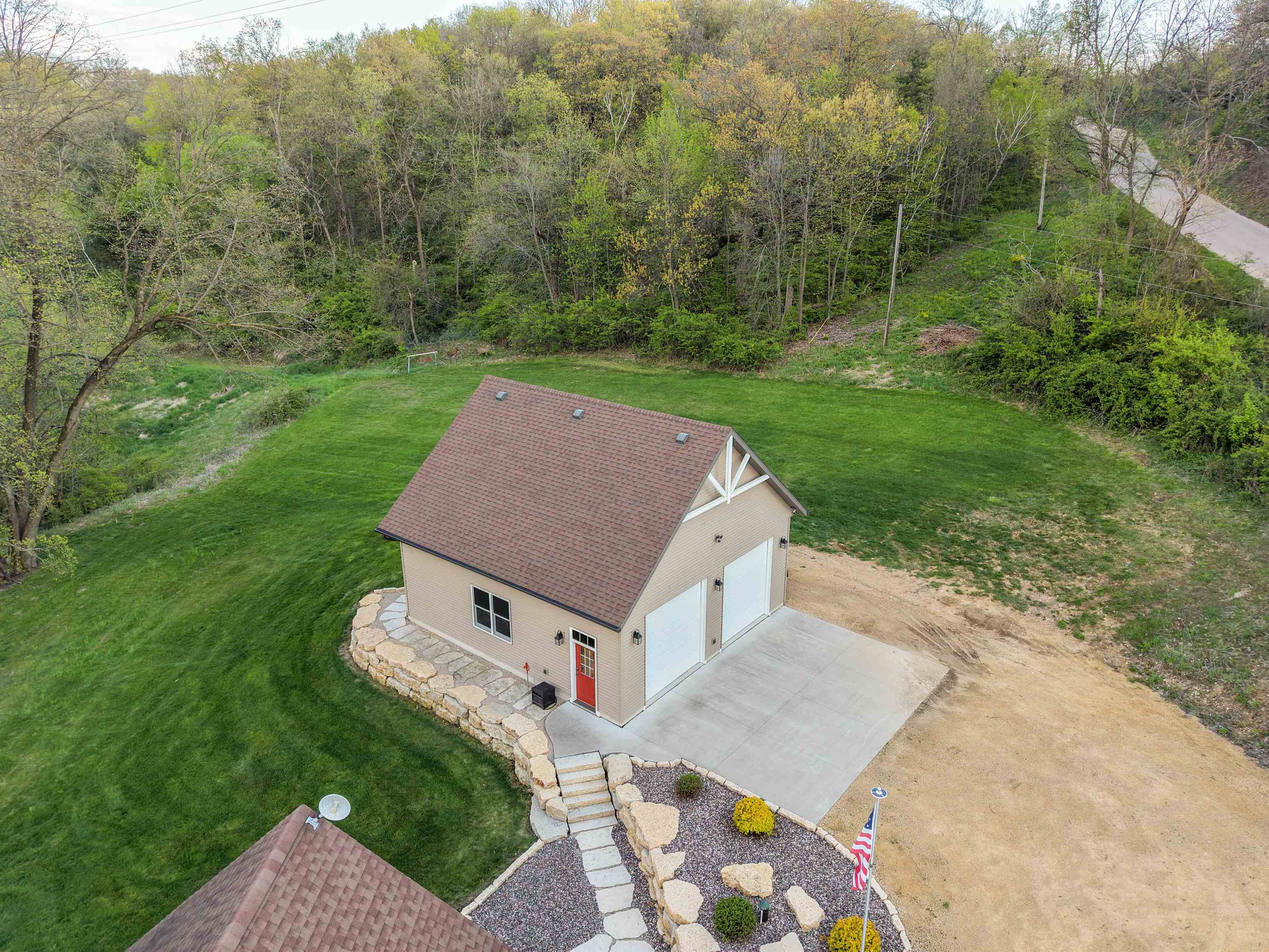 5829 South Pleasant Hill Road Elizabeth, IL 61028 - Photo 30 of 68 an aerial view of a house having yard