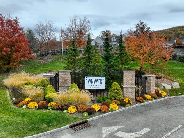 $425,000 | 919 Saratoga Lane, Fishkill, NY 12524