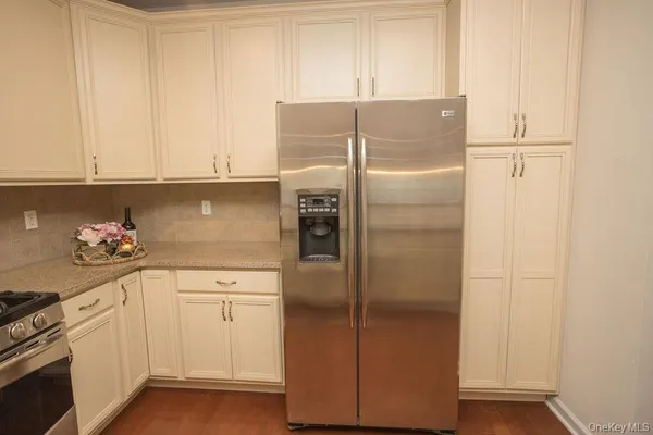 $425,000 | 919 Saratoga Lane, Fishkill, NY 12524