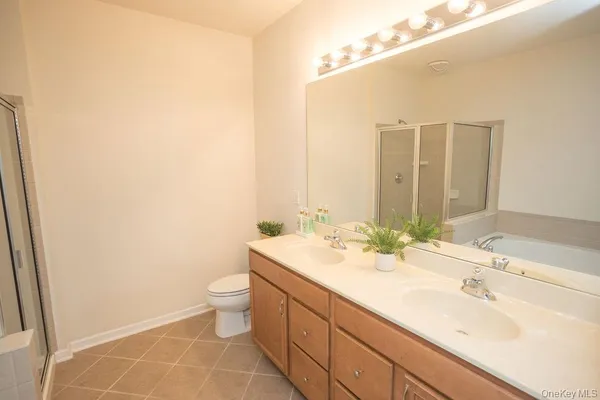 $425,000 | 919 Saratoga Lane, Fishkill, NY 12524