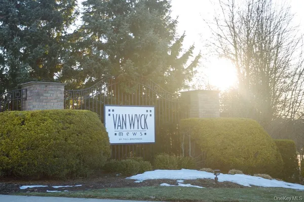 $425,000 | 919 Saratoga Lane, Fishkill, NY 12524