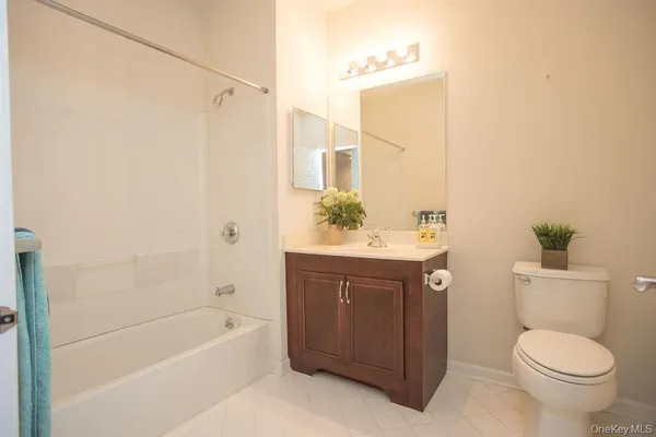 $425,000 | 919 Saratoga Lane, Fishkill, NY 12524