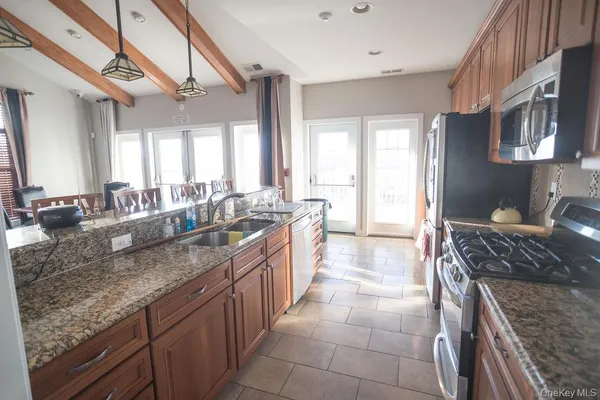 $425,000 | 919 Saratoga Lane, Fishkill, NY 12524