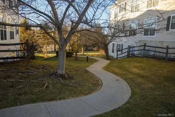 $425,000 | 919 Saratoga Lane, Fishkill, NY 12524