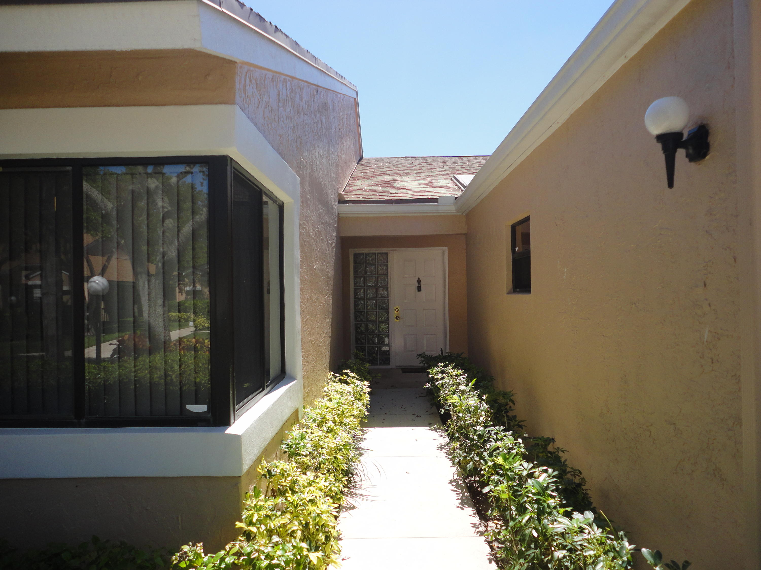 8278 Springlake Drive, Unit E Boca Raton, FL 33496 - Photo 4 of 35 Entry