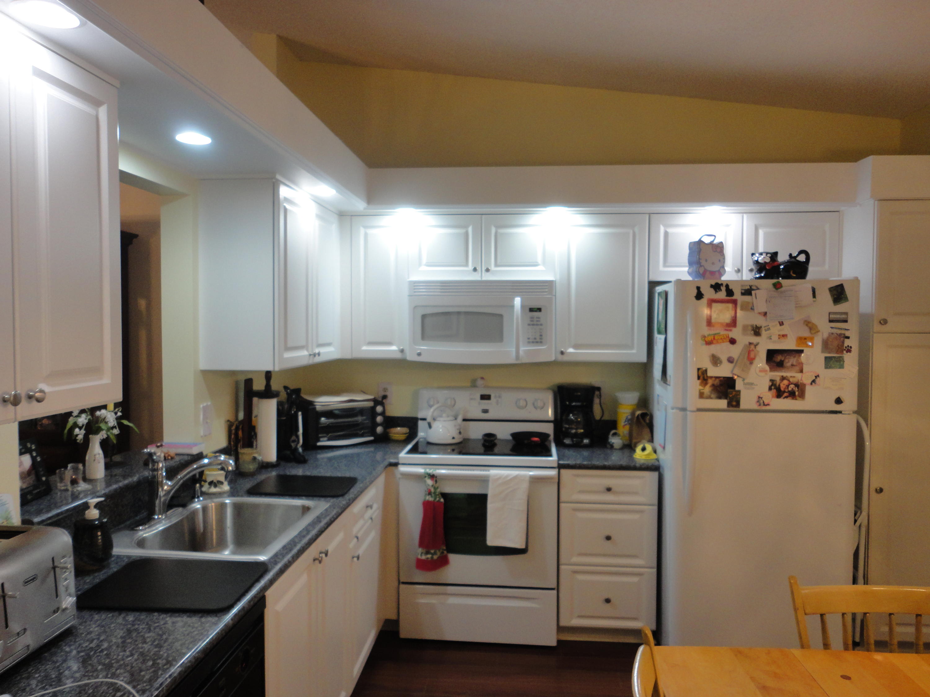 8278 Springlake Drive, Unit E Boca Raton, FL 33496 - Photo 7 of 35 Kitchen