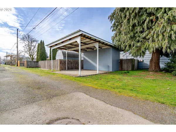 a view of a house with a backyard