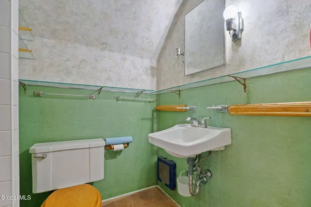 $234,900 | 42 Collins Place, Albany, NY 12208