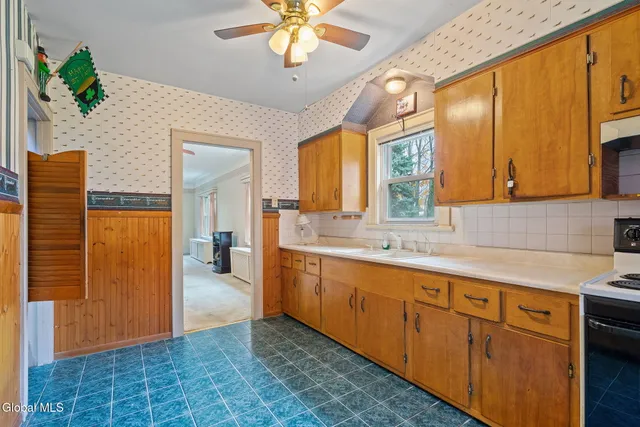 $234,900 | 42 Collins Place, Albany, NY 12208