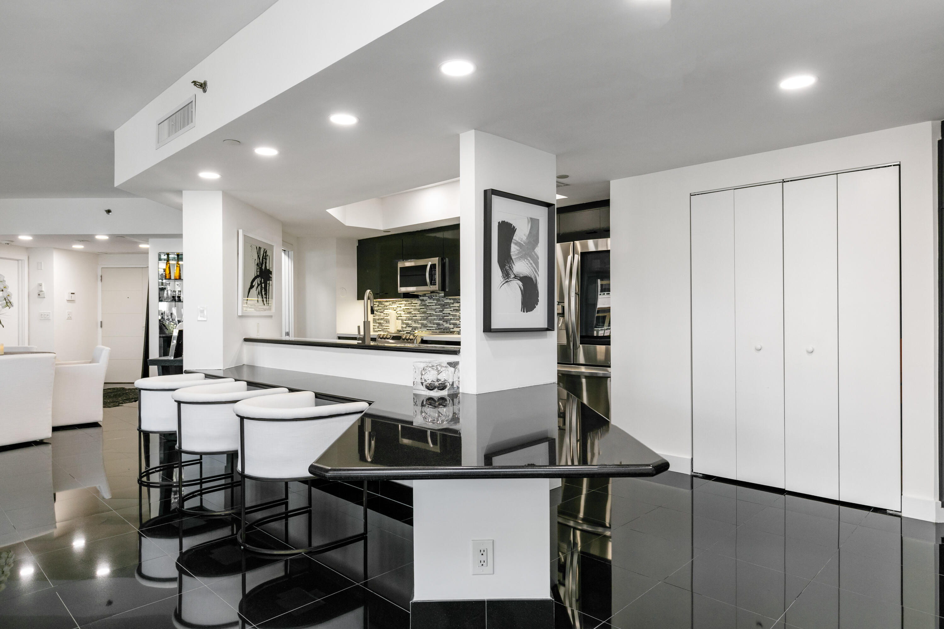 300 Southeast 5th Avenue, Unit 6050 Boca Raton, FL 33432 - Photo 8 of 43 2M8A7922-Edit