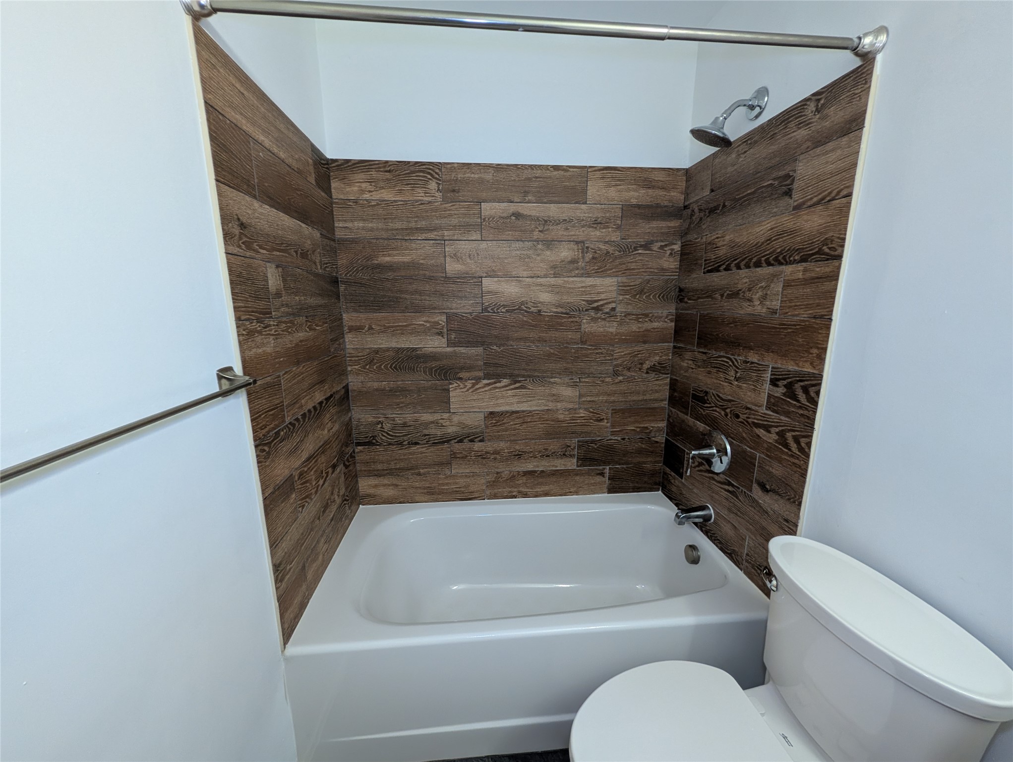 4601 Tamarack Trail Austin, TX 78727 - Photo 18 of 19 A well-maintained bathroom with a tub, shower, and toilet offers comfort and convenience.