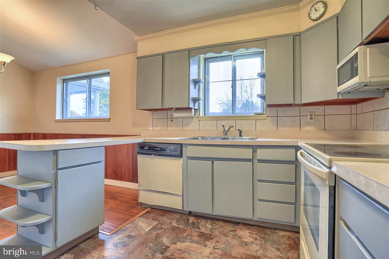 2458 Princeton Road York, PA 17402 - Photo 16 of 31 Gallery Image 16