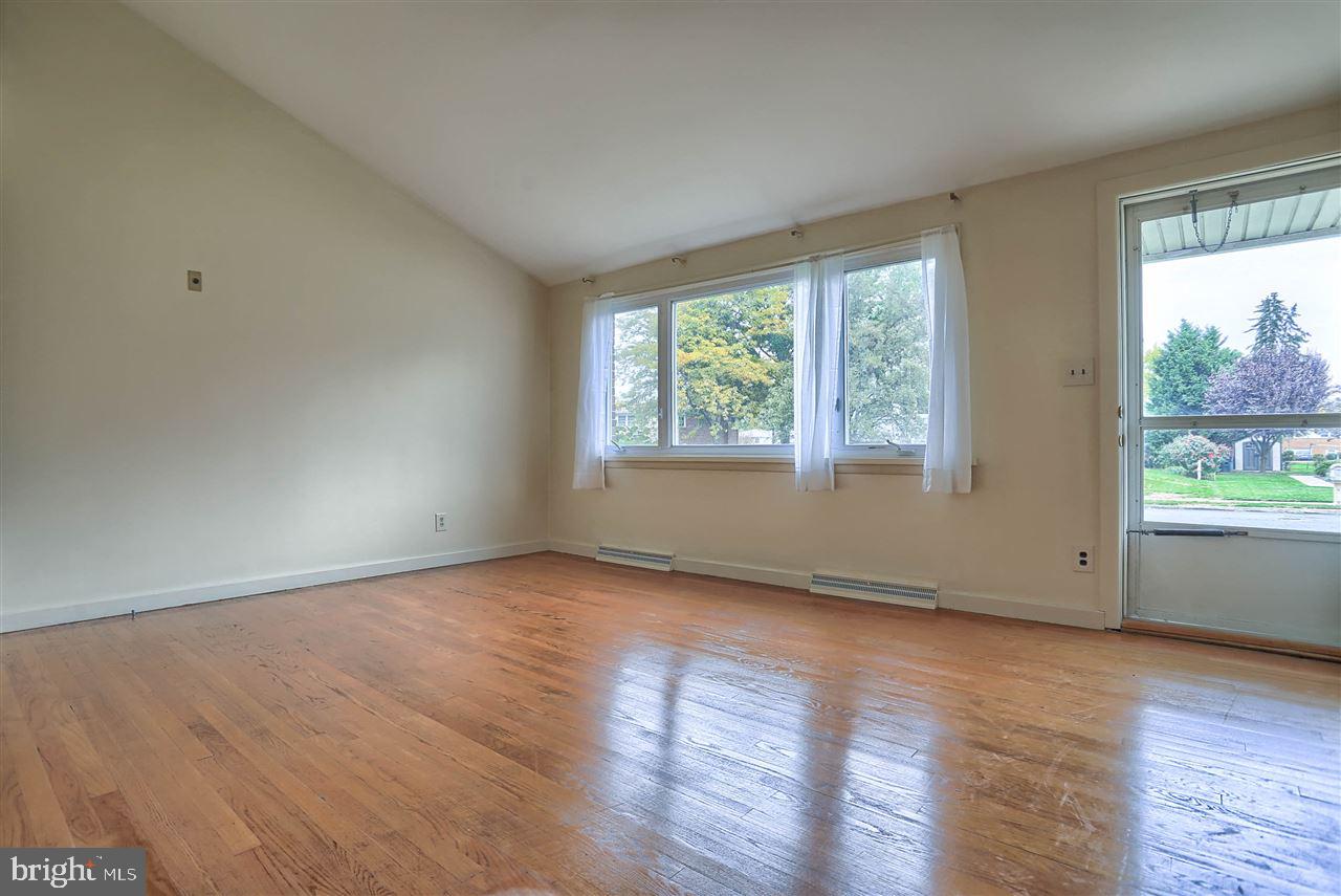2458 Princeton Road York, PA 17402 - Photo 10 of 31 Gallery Image 10