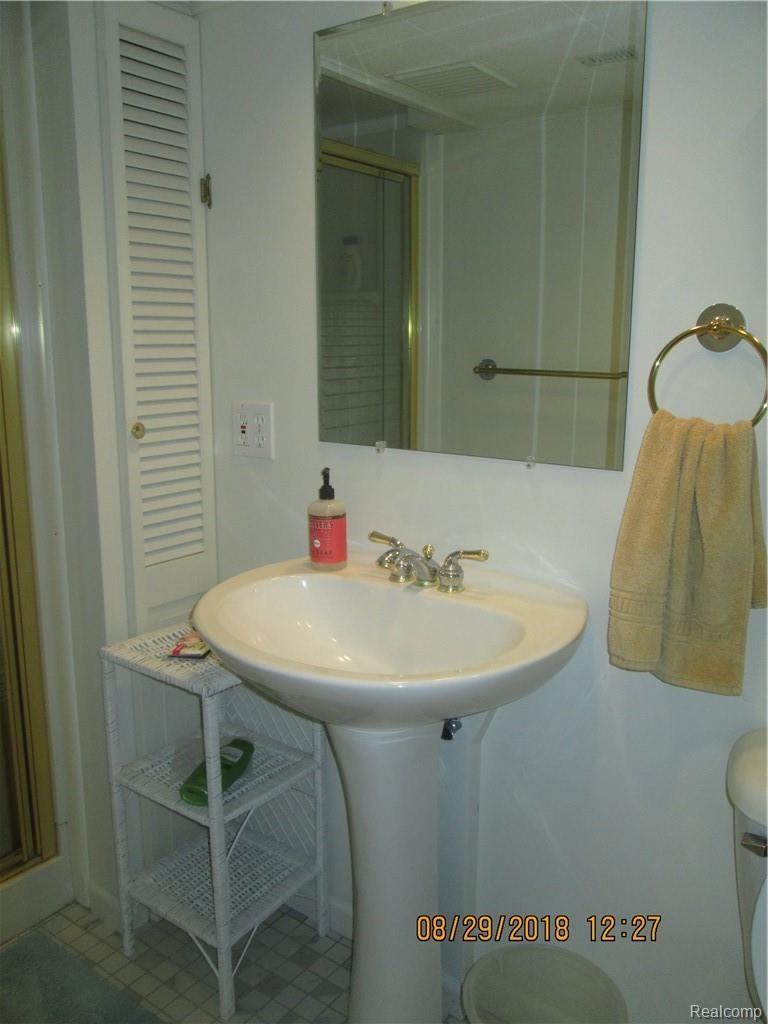 3245 Riverside Drive Port Huron, MI 48060 - Photo 30 of 32 IMG_4682.JPG