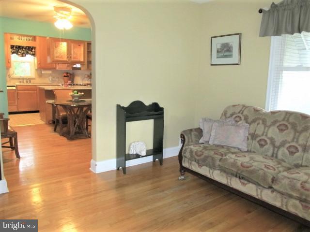 564 Fairmount Road Linthicum Heights, MD 21090 - Photo 4 of 33