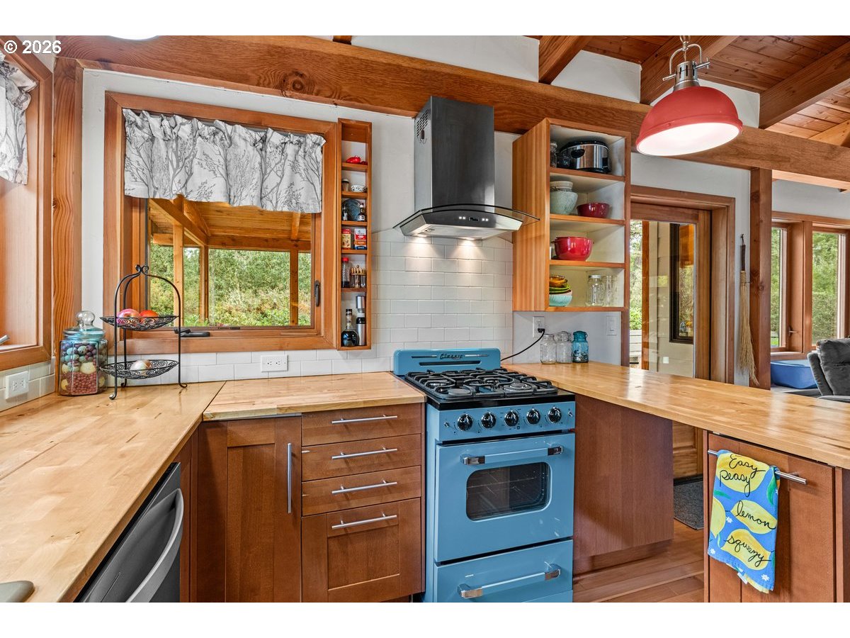 4975 Heceta Beach Road Florence, OR 97439 - Photo 14 of 48 a kitchen that has a stove and a microwave