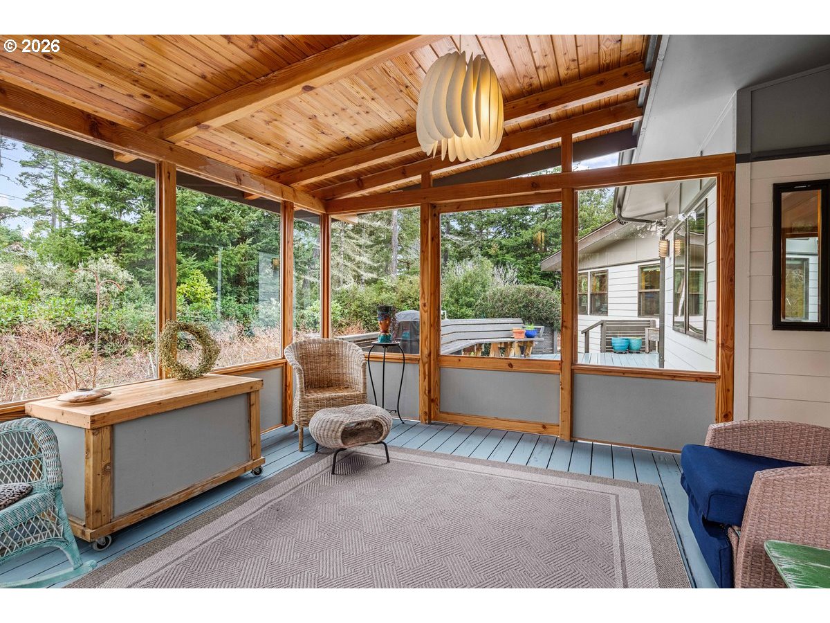 4975 Heceta Beach Road Florence, OR 97439 - Photo 18 of 48 Sun Room