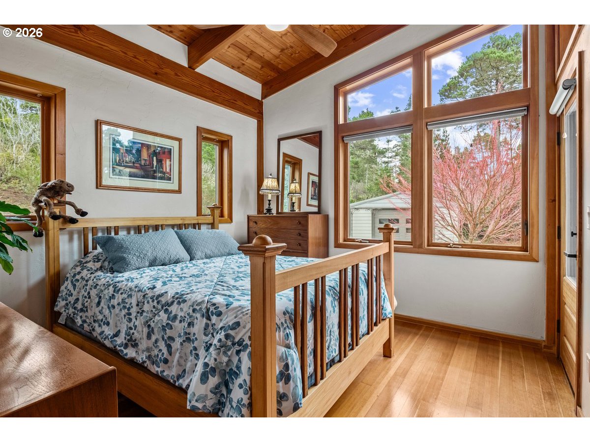 4975 Heceta Beach Road Florence, OR 97439 - Photo 20 of 48 a living room with furniture and a large window