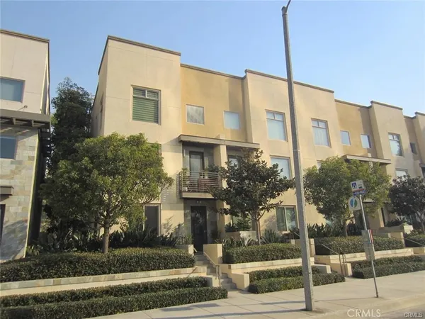 $5,700 | 50 Soho, Irvine, CA 92612
