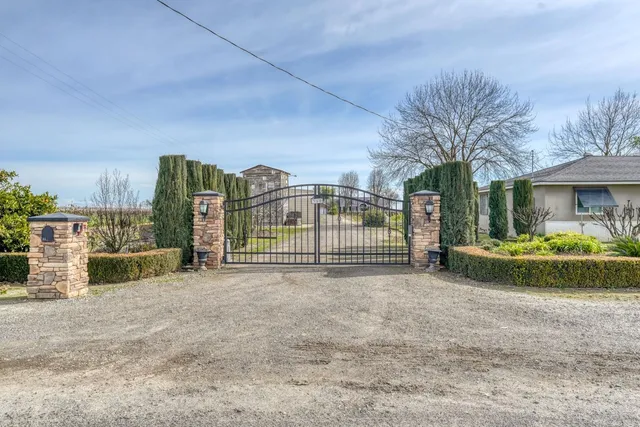 $1,350,000 | 350 North Floyd Avenue, Fresno, CA 93706