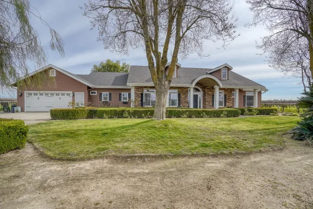 $1,350,000 | 350 North Floyd Avenue, Fresno, CA 93706