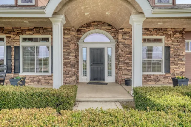 $1,350,000 | 350 North Floyd Avenue, Fresno, CA 93706