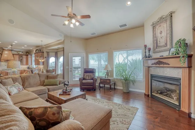 $1,350,000 | 350 North Floyd Avenue, Fresno, CA 93706