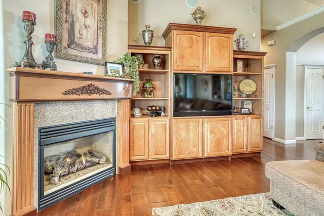 $1,350,000 | 350 North Floyd Avenue, Fresno, CA 93706