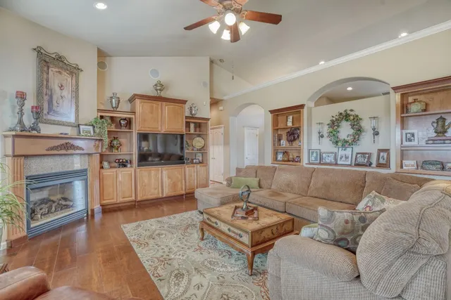 $1,350,000 | 350 North Floyd Avenue, Fresno, CA 93706