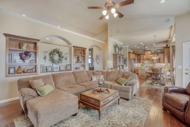 $1,350,000 | 350 North Floyd Avenue, Fresno, CA 93706