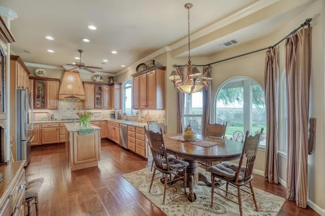 $1,350,000 | 350 North Floyd Avenue, Fresno, CA 93706