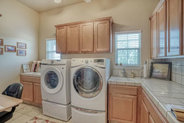 $1,350,000 | 350 North Floyd Avenue, Fresno, CA 93706