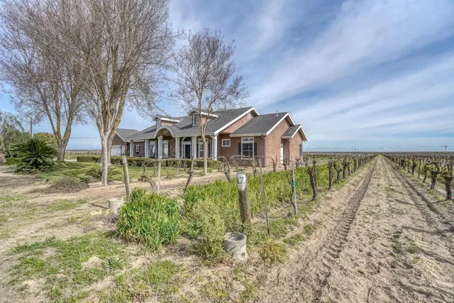 $1,350,000 | 350 North Floyd Avenue, Fresno, CA 93706