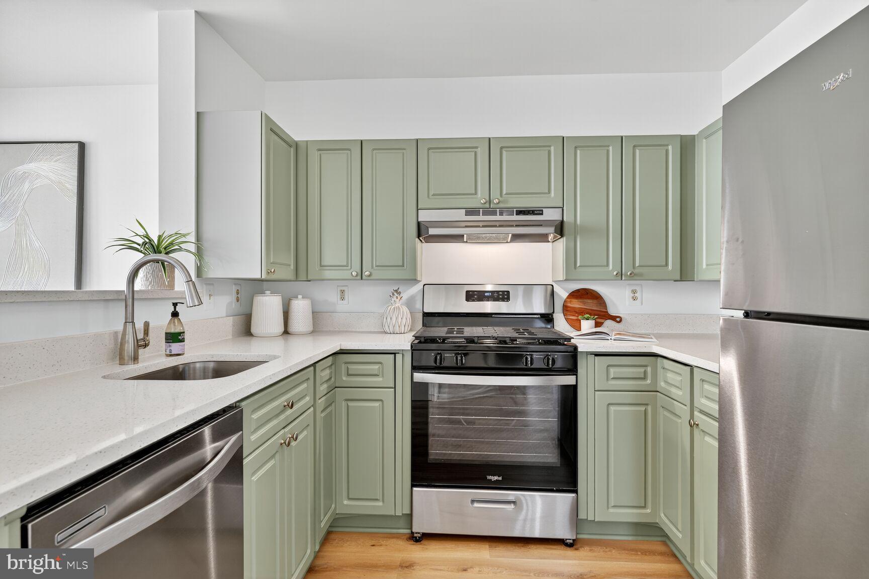 5575 Seminary Road, Unit 312 Falls Church, VA 22041 - Photo 5 of 24 Stainless steel appliances