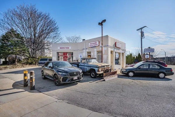$2,500,000 | 911 Washington Street, Newton, MA 02460