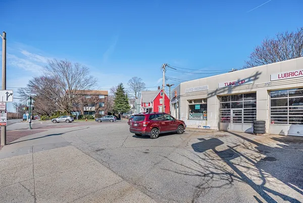 $2,500,000 | 911 Washington Street, Newton, MA 02460