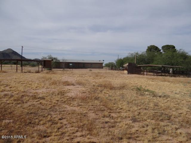 7789 West McCartney Road, Unit 4 Casa Grande, AZ 85194 - Photo 4 of 11 a view of outdoor space with green field and fence