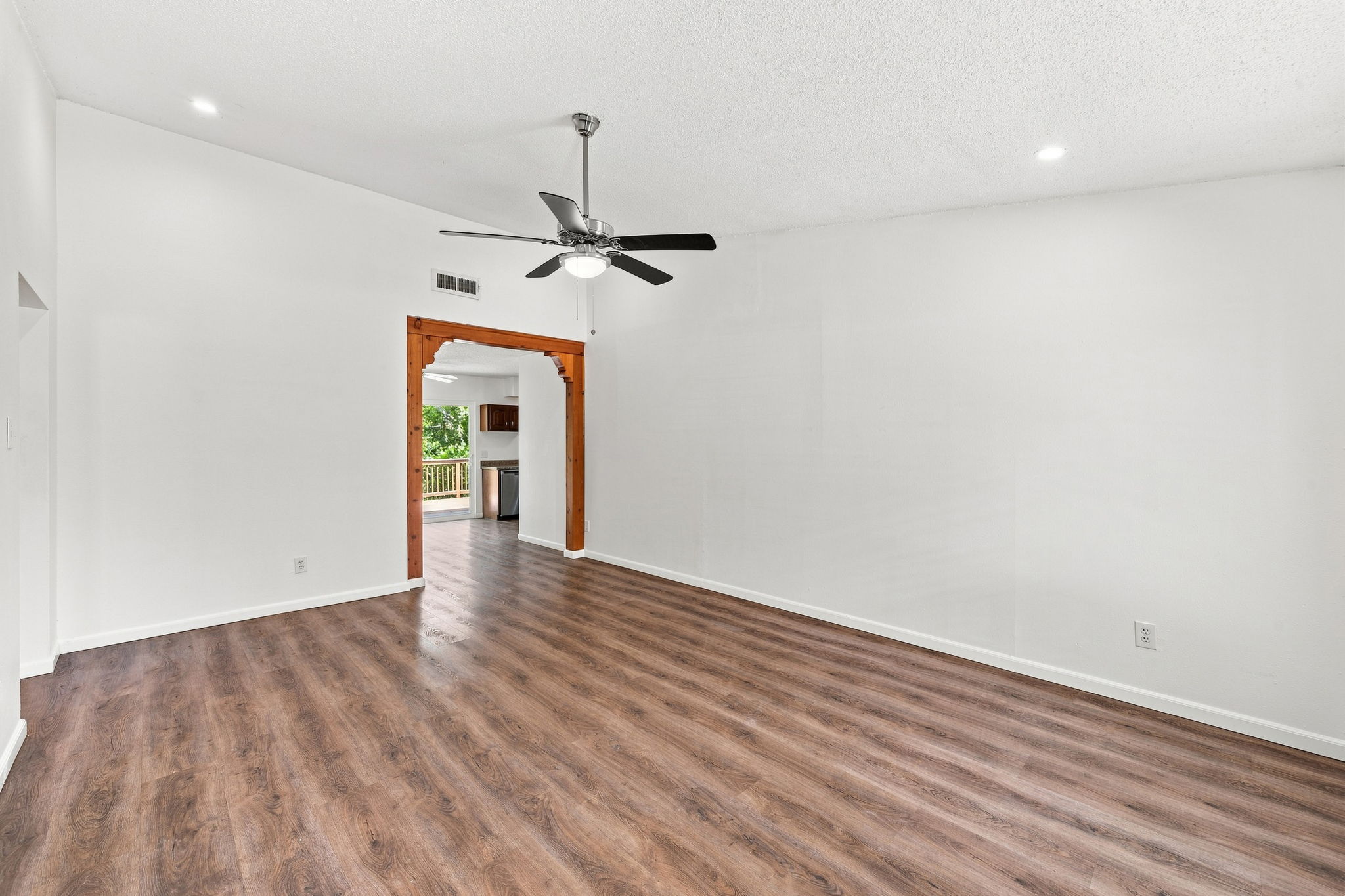 6712 Ripple Run Austin, TX 78744 - Photo 6 of 31 Gallery Image 6
