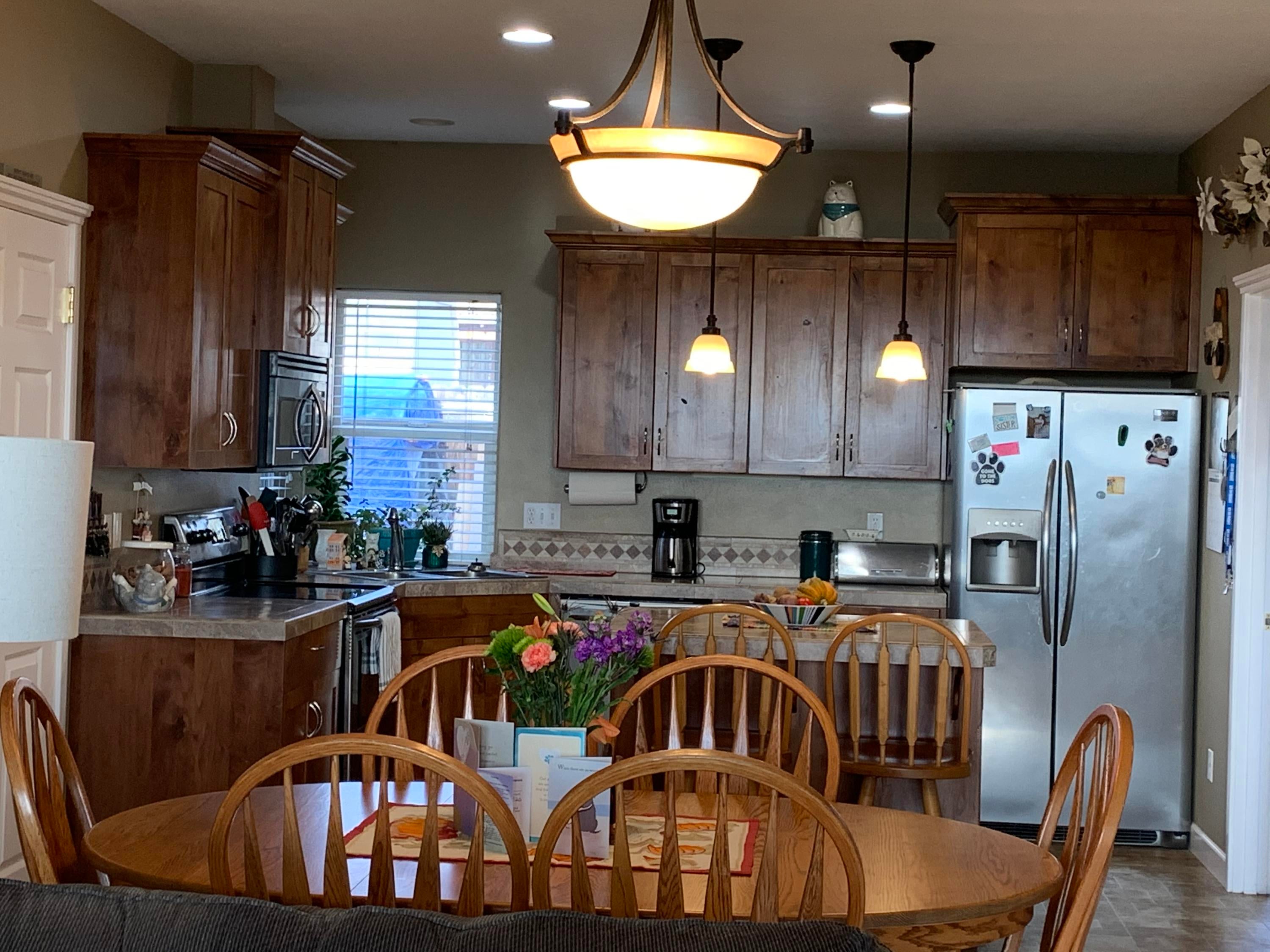 300 East Ridgeview Drive Culver, OR 97734 - Photo 14 of 38 Living to dining,Kitchen