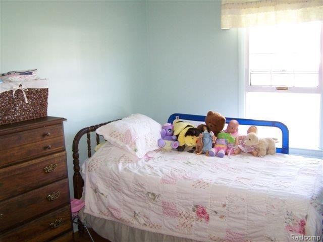 2142 Howe Road Burton, MI 48519 - Photo 9 of 11 howe 008