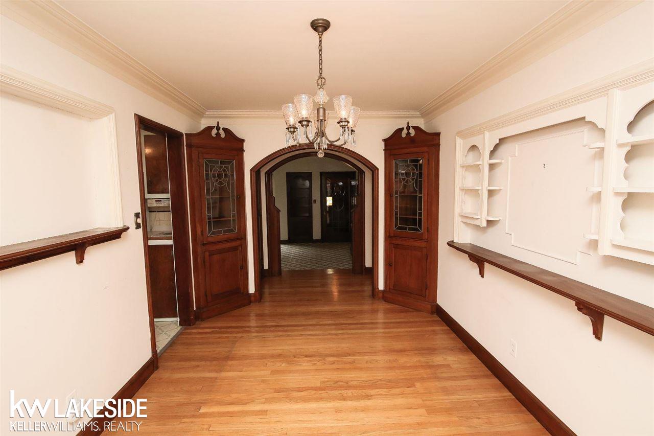 963 Roslyn Road Grosse Pointe Woods, MI 48236 - Photo 14 of 30