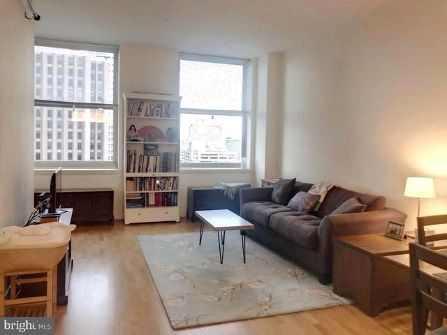 $350,000 | 1600 Arch Street, Unit 1215, Philadelphia, PA 19103
