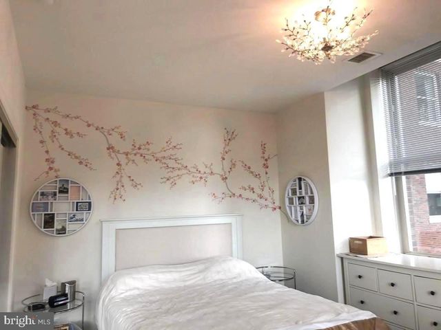 $350,000 | 1600 Arch Street, Unit 1215, Philadelphia, PA 19103