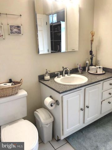 $350,000 | 1600 Arch Street, Unit 1215, Philadelphia, PA 19103