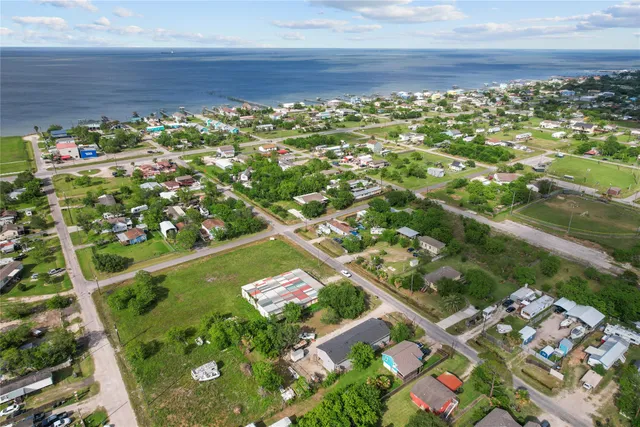 $1,100 | 316 20th Street, Unit B, San Leon, TX 77539