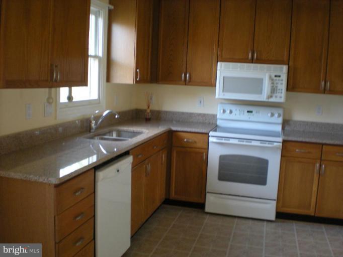 6708 Hemlock Point Road New Market, MD 21774 - Photo 8 of 21 Kitchen